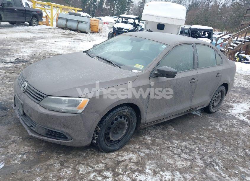 Photo 2 of 2013 Volkswagen Jetta 2.0L S (VIN 3VW2K7AJ4DM214606)