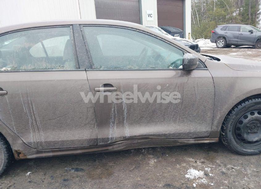 Photo 6 of 2013 Volkswagen Jetta 2.0L S (VIN 3VW2K7AJ4DM214606)