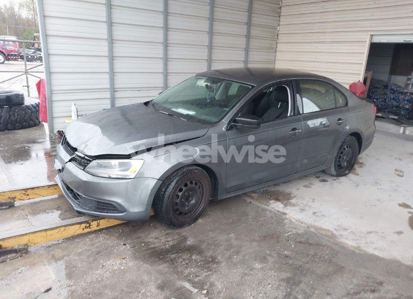 Photo 2 of 2013 Volkswagen Jetta 2.0L S (VIN 3VW2K7AJ4DM216470)