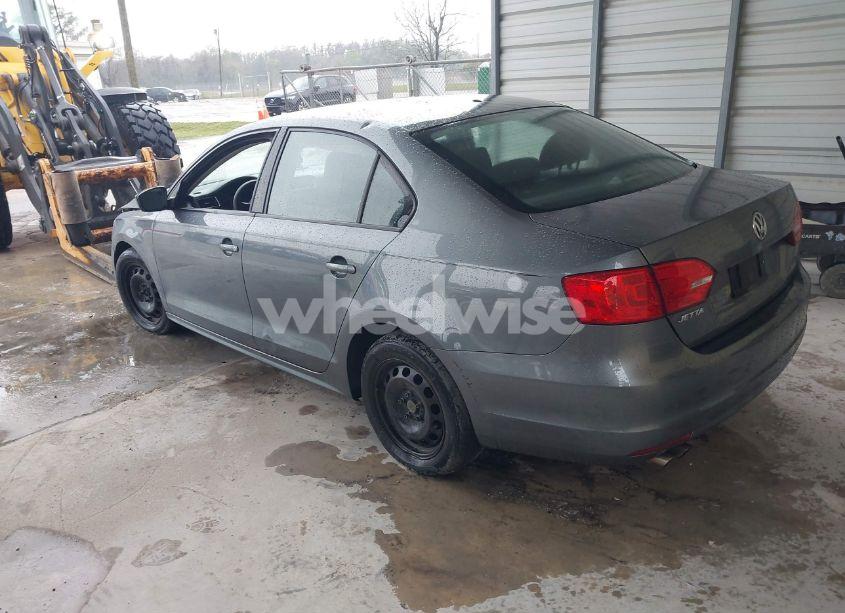 Photo 3 of 2013 Volkswagen Jetta 2.0L S (VIN 3VW2K7AJ4DM216470)