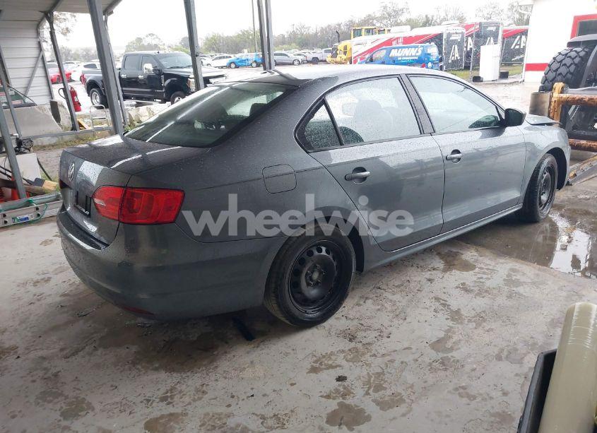 Photo 4 of 2013 Volkswagen Jetta 2.0L S (VIN 3VW2K7AJ4DM216470)