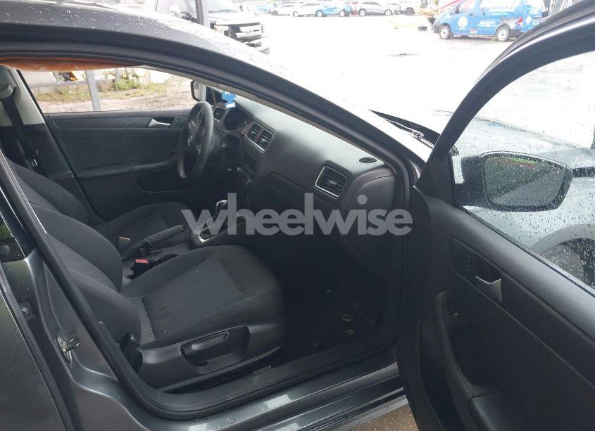 Photo 5 of 2013 Volkswagen Jetta 2.0L S (VIN 3VW2K7AJ4DM216470)