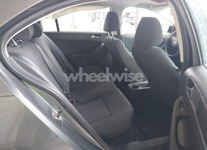 Photo 8 of 2013 Volkswagen Jetta 2.0L S (VIN 3VW2K7AJ4DM216470)