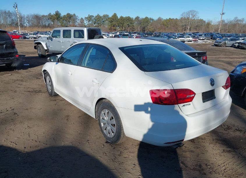 Photo 3 of 2013 Volkswagen Jetta 2.0L BASE/2.0L S (VIN 3VW2K7AJ4DM313894)