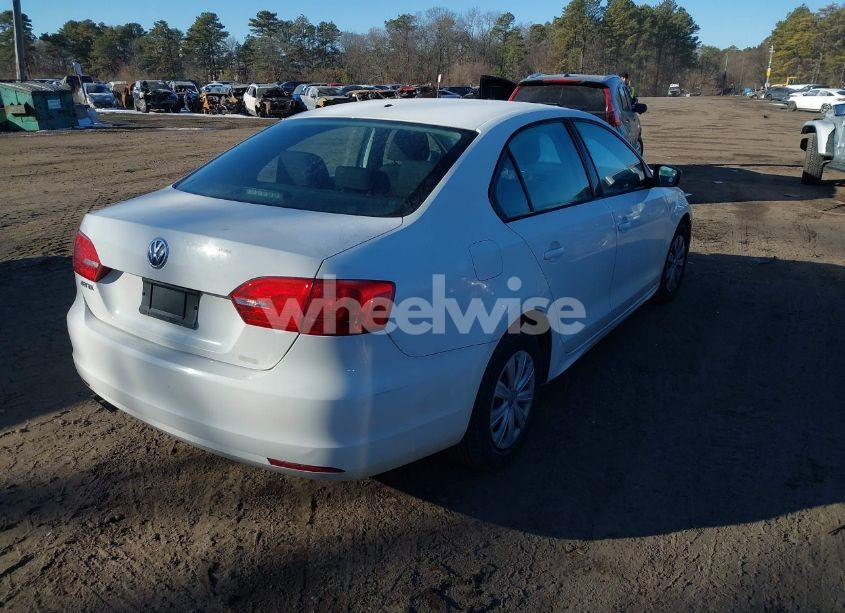 Photo 4 of 2013 Volkswagen Jetta 2.0L BASE/2.0L S (VIN 3VW2K7AJ4DM313894)