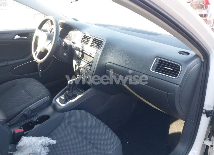 Photo 5 of 2013 Volkswagen Jetta 2.0L BASE/2.0L S (VIN 3VW2K7AJ4DM313894)