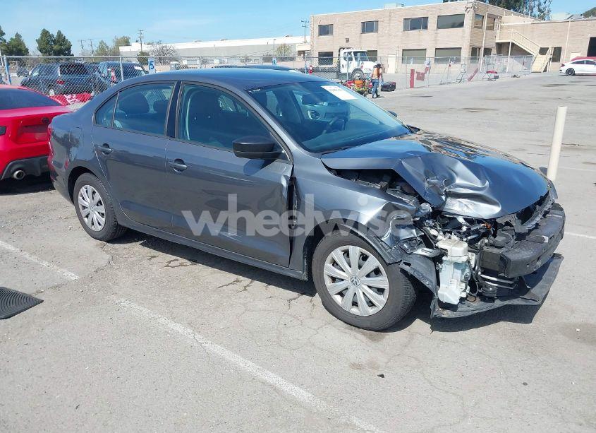 2013 Volkswagen Jetta 2.0L S (VIN 3VW2K7AJ4DM369446) main photo