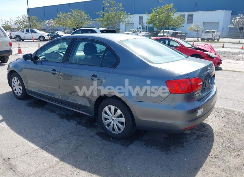 Photo 3 of 2013 Volkswagen Jetta 2.0L S (VIN 3VW2K7AJ4DM369446)