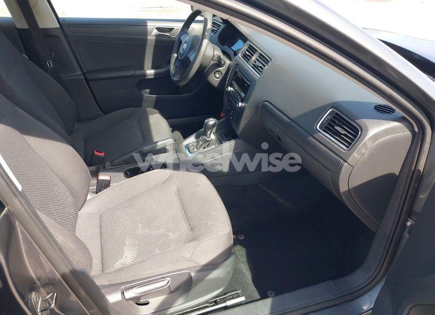 Photo 5 of 2013 Volkswagen Jetta 2.0L S (VIN 3VW2K7AJ4DM369446)