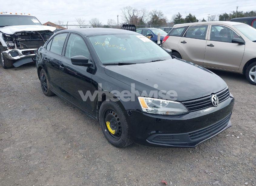 2013 Volkswagen Jetta 2.0L S (VIN 3VW2K7AJ4DM451385) main photo