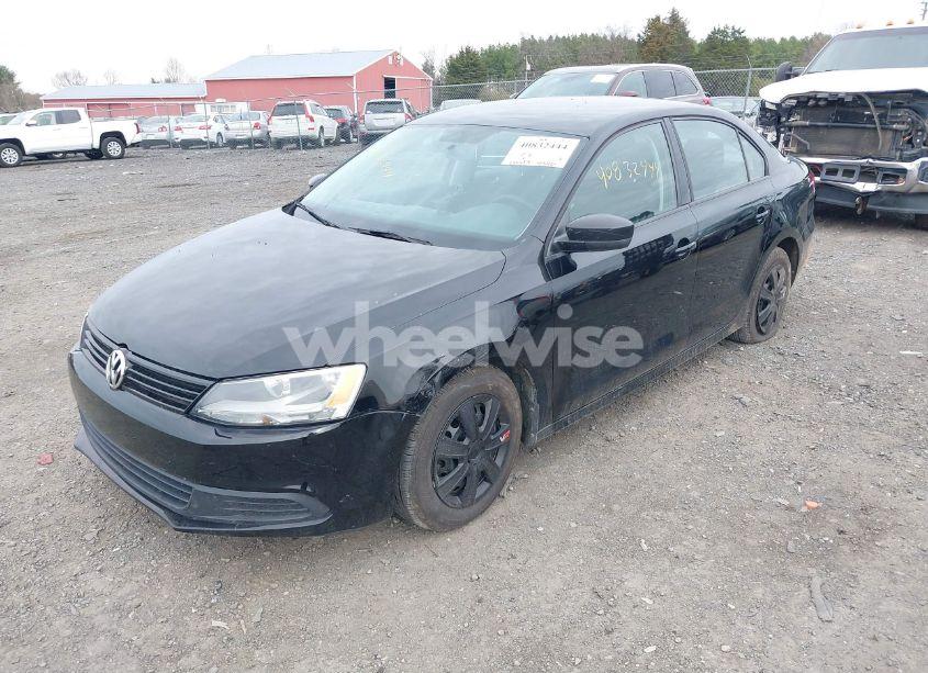 Photo 2 of 2013 Volkswagen Jetta 2.0L S (VIN 3VW2K7AJ4DM451385)
