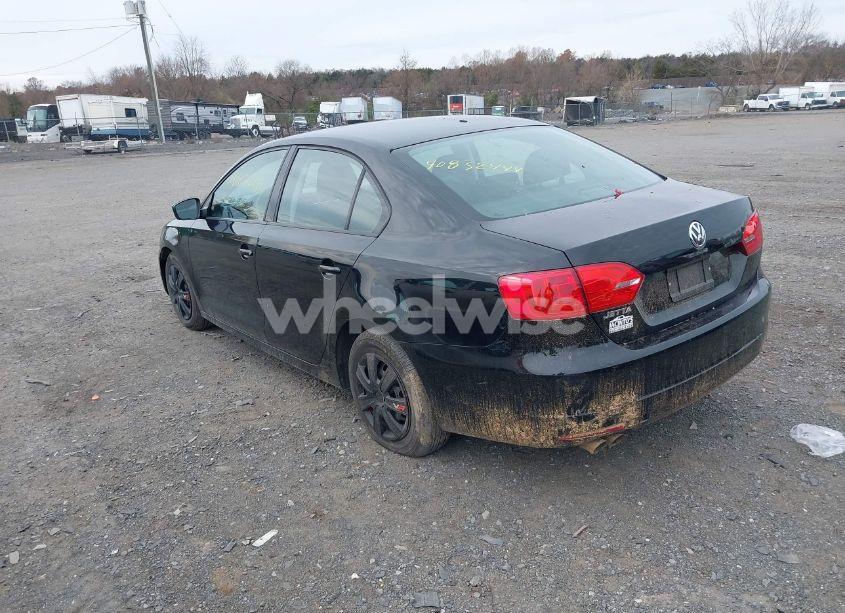 Photo 3 of 2013 Volkswagen Jetta 2.0L S (VIN 3VW2K7AJ4DM451385)