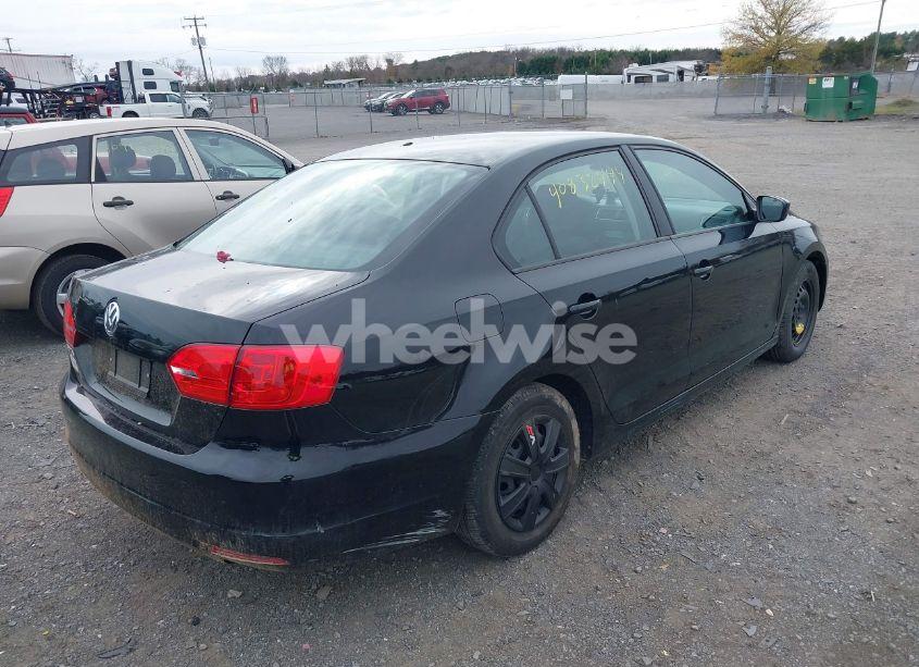 Photo 4 of 2013 Volkswagen Jetta 2.0L S (VIN 3VW2K7AJ4DM451385)