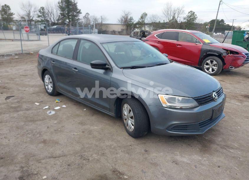 2014 Volkswagen Jetta 2.0L S (VIN 3VW2K7AJ4EM248191) main photo