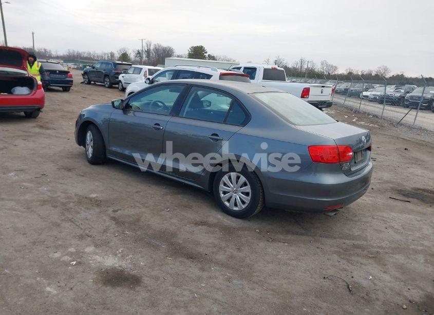 Photo 3 of 2014 Volkswagen Jetta 2.0L S (VIN 3VW2K7AJ4EM248191)