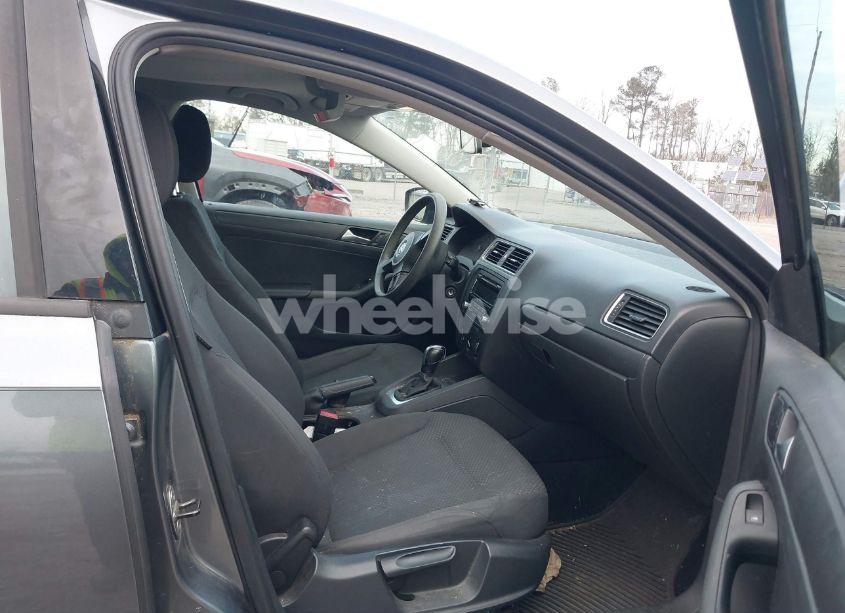 Photo 5 of 2014 Volkswagen Jetta 2.0L S (VIN 3VW2K7AJ4EM248191)
