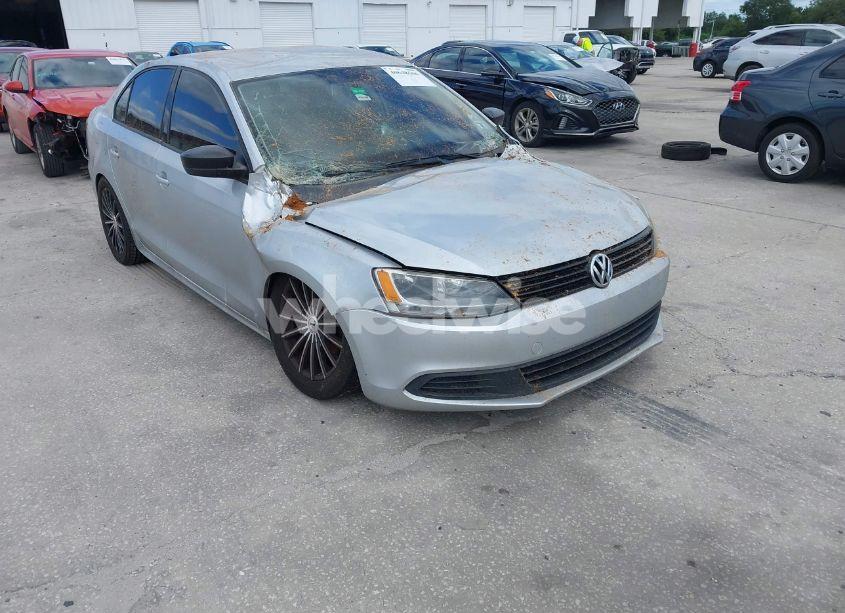 2014 Volkswagen Jetta 2.0L S (VIN 3VW2K7AJ4EM255237) main photo