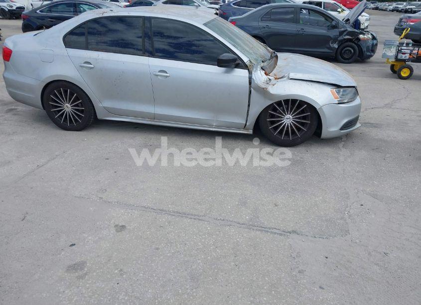 Photo 13 of 2014 Volkswagen Jetta 2.0L S (VIN 3VW2K7AJ4EM255237)