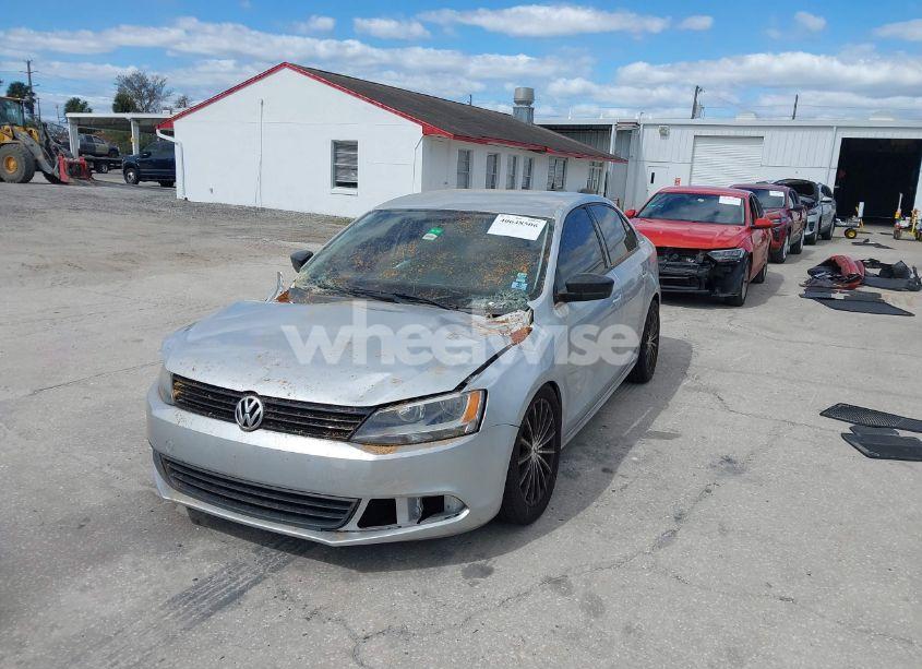 Photo 2 of 2014 Volkswagen Jetta 2.0L S (VIN 3VW2K7AJ4EM255237)
