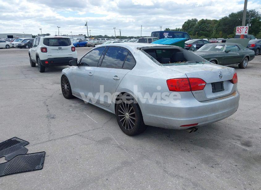 Photo 3 of 2014 Volkswagen Jetta 2.0L S (VIN 3VW2K7AJ4EM255237)