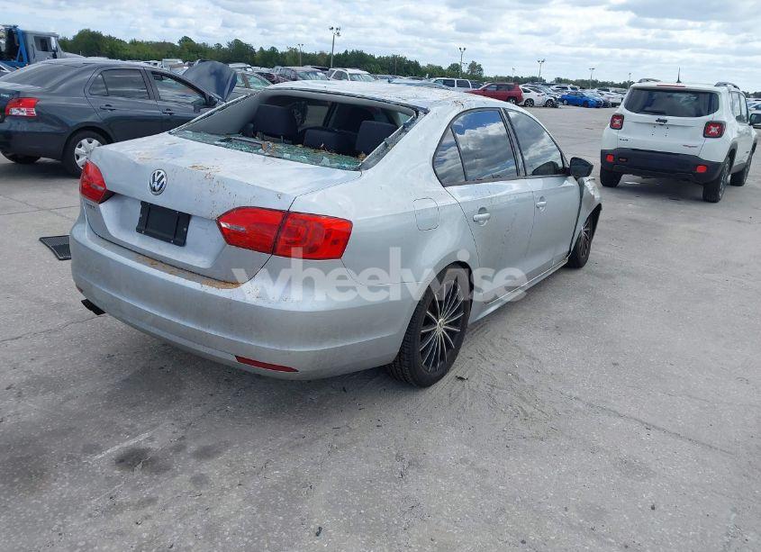 Photo 4 of 2014 Volkswagen Jetta 2.0L S (VIN 3VW2K7AJ4EM255237)