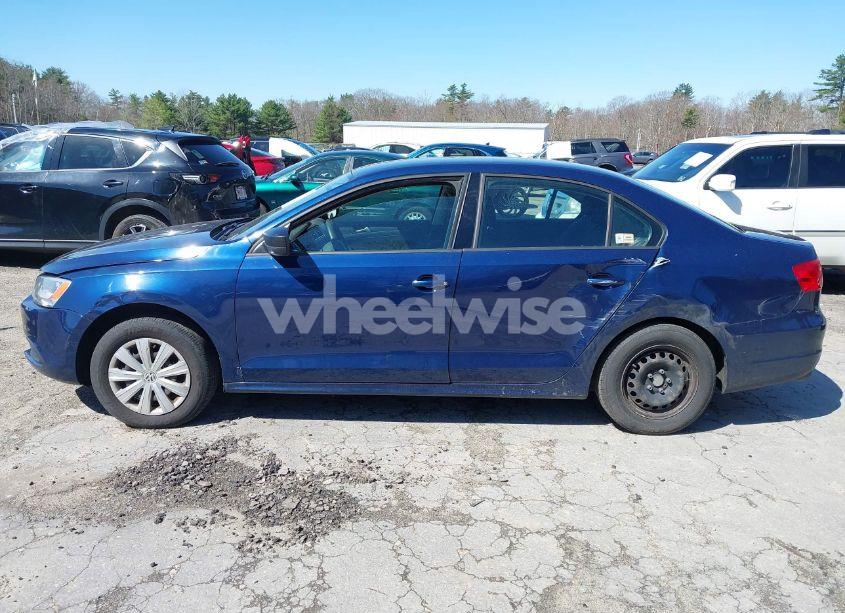 Photo 14 of 2014 Volkswagen Jetta 2.0L S (VIN 3VW2K7AJ4EM256582)