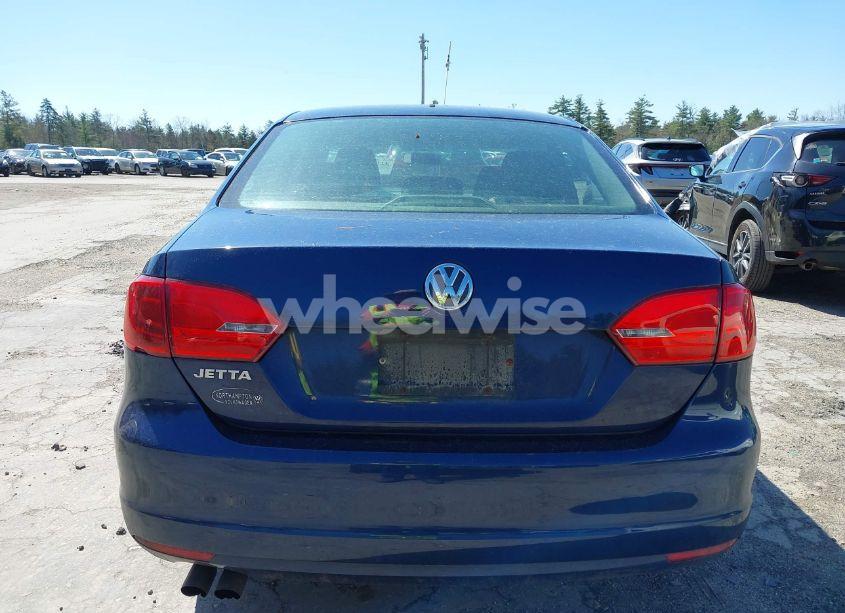 Photo 16 of 2014 Volkswagen Jetta 2.0L S (VIN 3VW2K7AJ4EM256582)