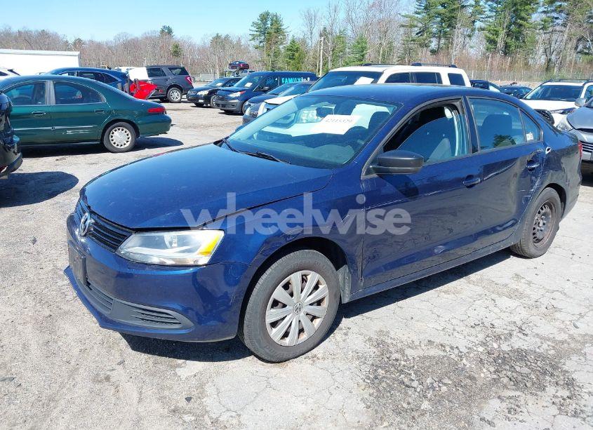 Photo 2 of 2014 Volkswagen Jetta 2.0L S (VIN 3VW2K7AJ4EM256582)
