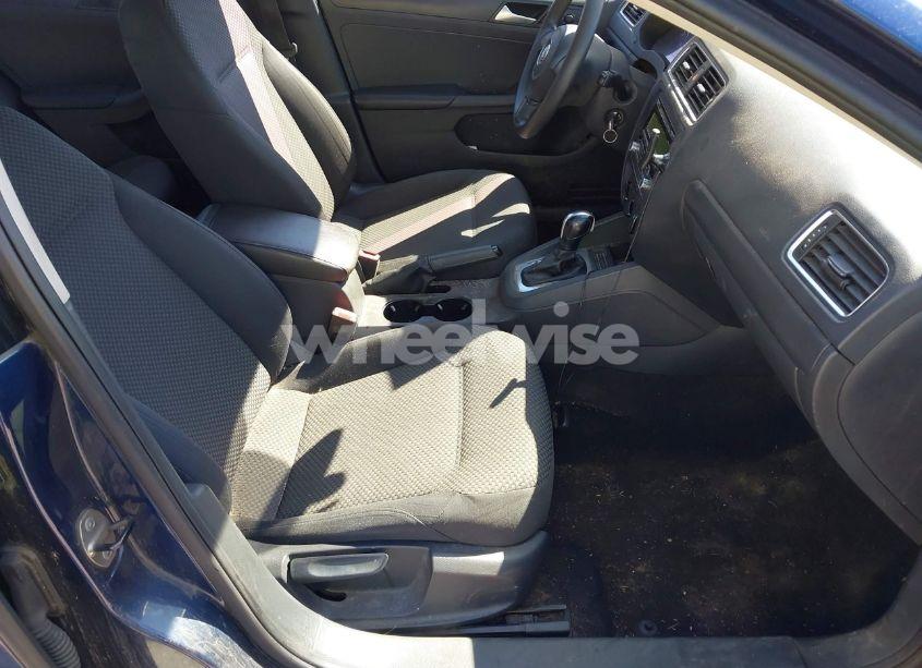 Photo 5 of 2014 Volkswagen Jetta 2.0L S (VIN 3VW2K7AJ4EM256582)