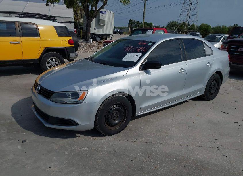 Photo 2 of 2014 Volkswagen Jetta 2.0L S (VIN 3VW2K7AJ4EM290005)