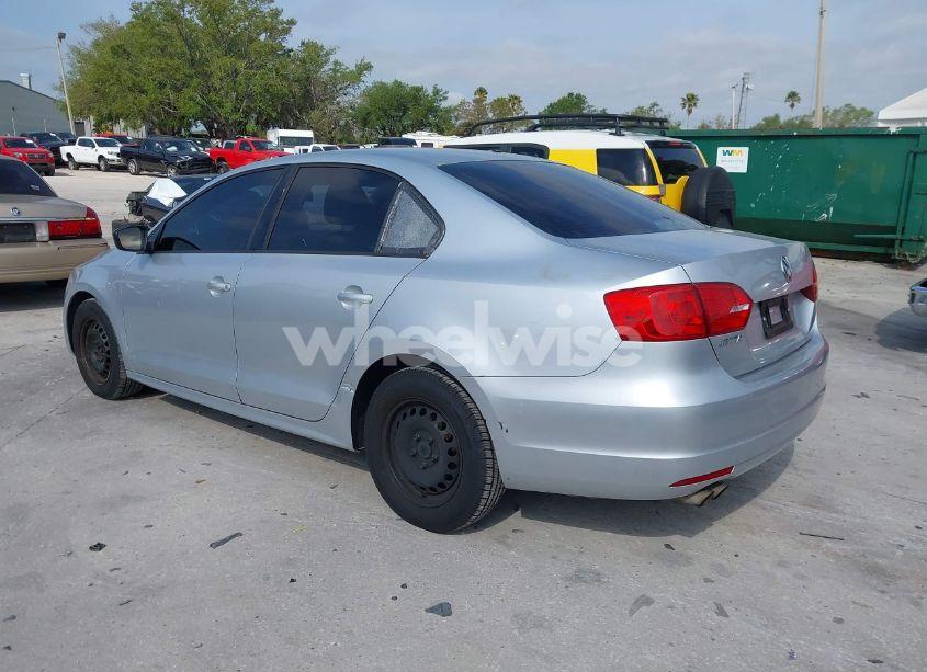 Photo 3 of 2014 Volkswagen Jetta 2.0L S (VIN 3VW2K7AJ4EM290005)