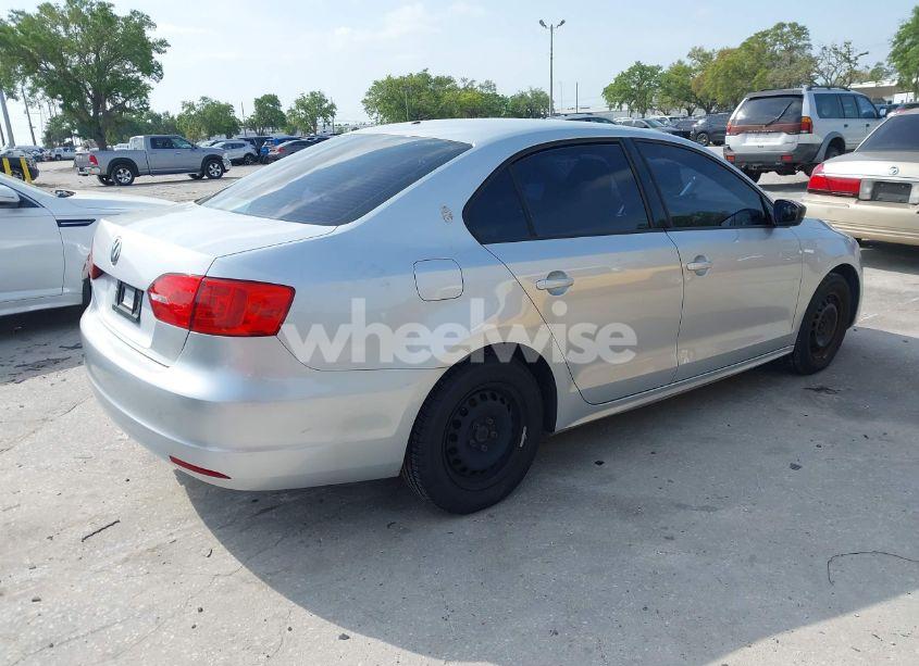 Photo 4 of 2014 Volkswagen Jetta 2.0L S (VIN 3VW2K7AJ4EM290005)