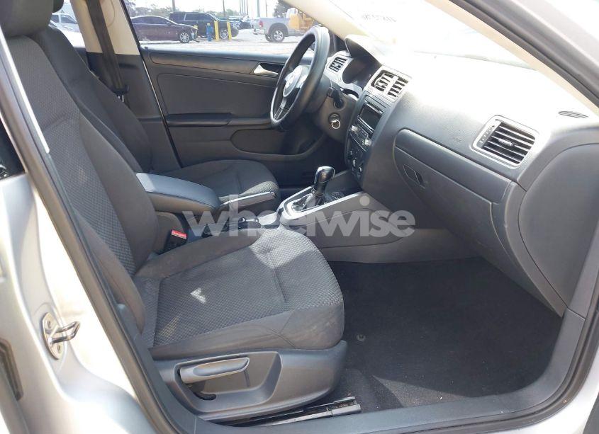 Photo 5 of 2014 Volkswagen Jetta 2.0L S (VIN 3VW2K7AJ4EM290005)