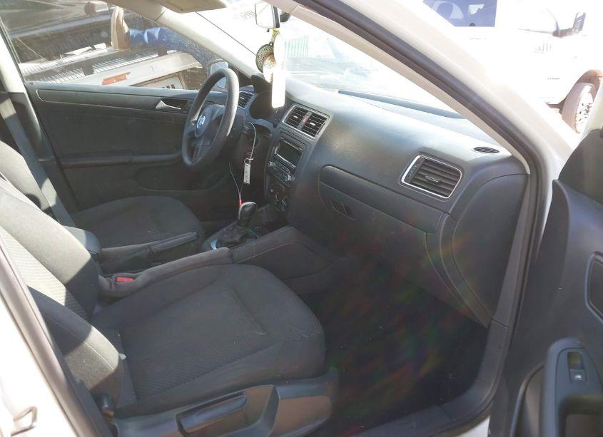 Photo 5 of 2014 Volkswagen Jetta 2.0L S (VIN 3VW2K7AJ4EM332155)