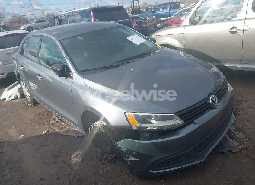 2014 Volkswagen Jetta 2.0L S (VIN 3VW2K7AJ4EM367021) main photo