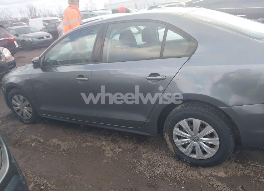 Photo 14 of 2014 Volkswagen Jetta 2.0L S (VIN 3VW2K7AJ4EM367021)