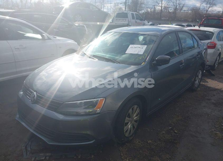 Photo 2 of 2014 Volkswagen Jetta 2.0L S (VIN 3VW2K7AJ4EM367021)