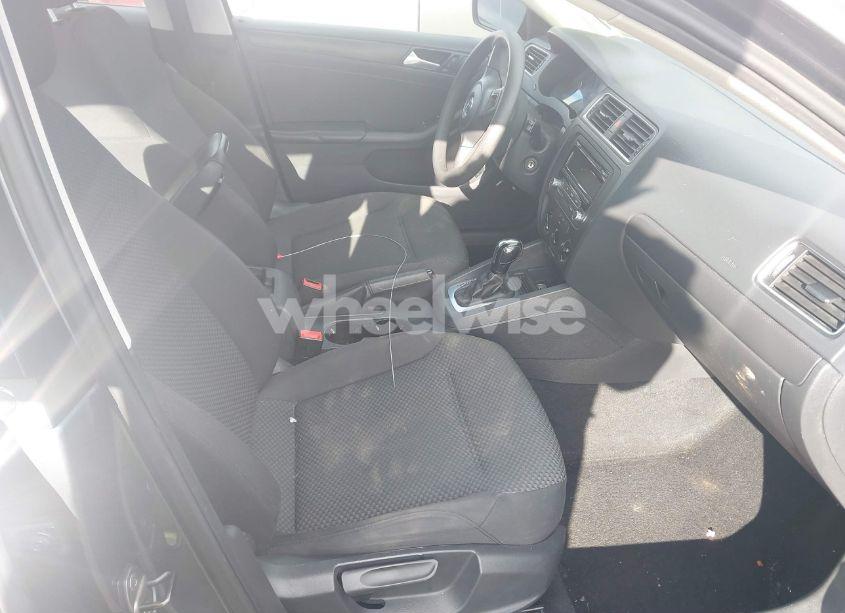 Photo 5 of 2014 Volkswagen Jetta 2.0L S (VIN 3VW2K7AJ4EM367021)