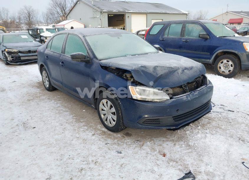 2014 Volkswagen Jetta 2.0L S (VIN 3VW2K7AJ4EM382439) main photo