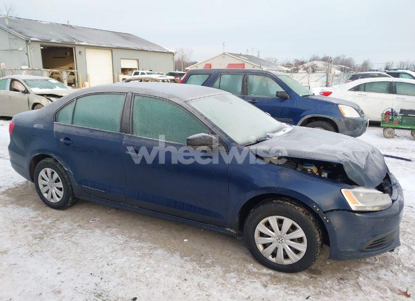 Photo 14 of 2014 Volkswagen Jetta 2.0L S (VIN 3VW2K7AJ4EM382439)