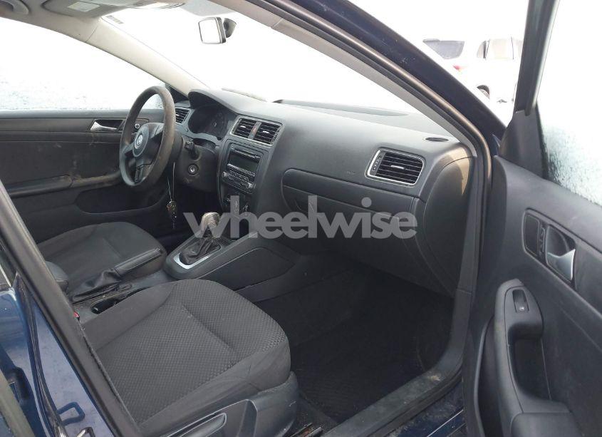 Photo 5 of 2014 Volkswagen Jetta 2.0L S (VIN 3VW2K7AJ4EM382439)