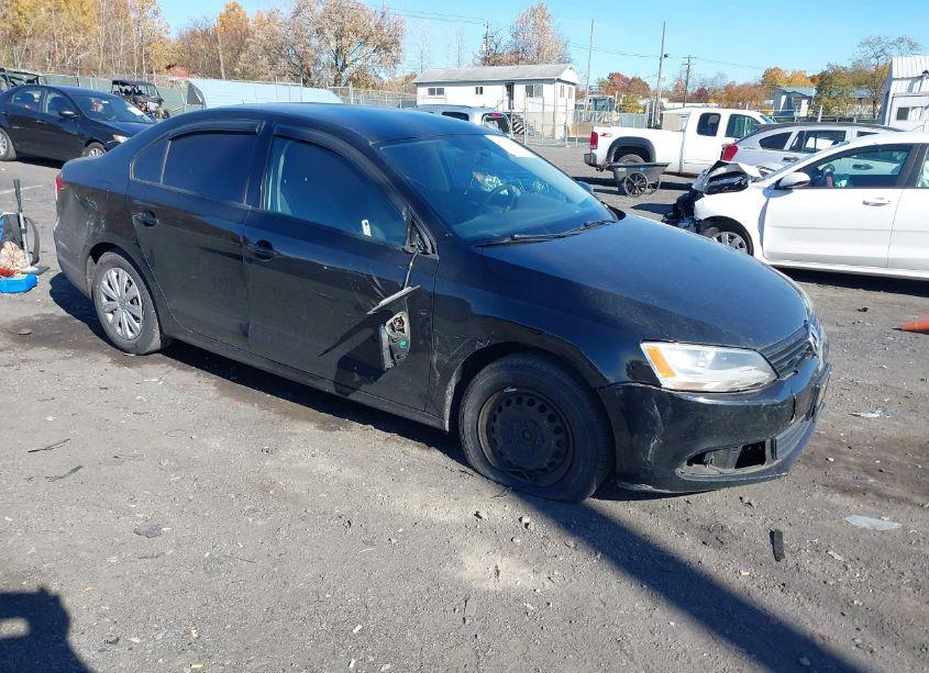 2014 Volkswagen Jetta 2.0L S (VIN 3VW2K7AJ4EM405590) main photo