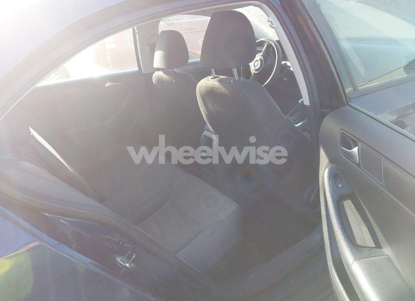 Photo 8 of 2014 Volkswagen Jetta 2.0L S (VIN 3VW2K7AJ4EM438184)