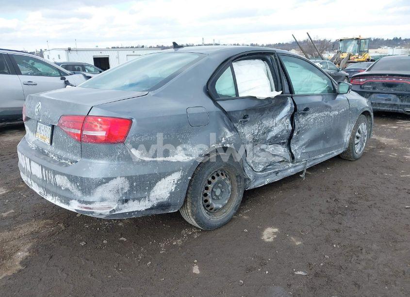 Photo 4 of 2015 Volkswagen Jetta 2.0L S (VIN 3VW2K7AJ4FM261136)