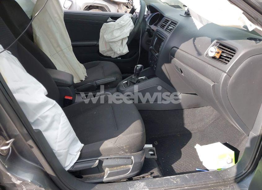Photo 5 of 2015 Volkswagen Jetta 2.0L S (VIN 3VW2K7AJ4FM261136)