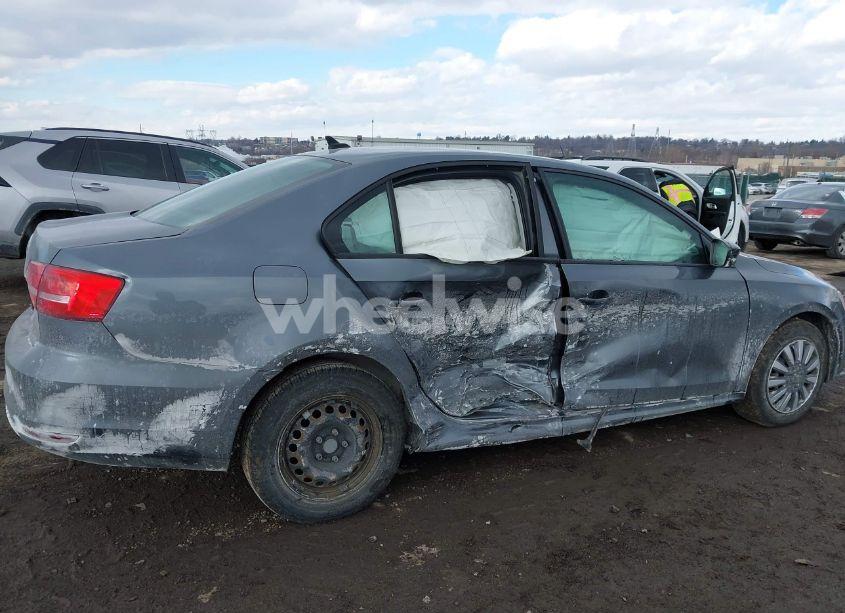 Photo 6 of 2015 Volkswagen Jetta 2.0L S (VIN 3VW2K7AJ4FM261136)