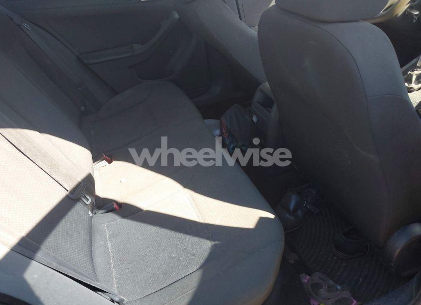 Photo 8 of 2015 Volkswagen Jetta 2.0L S (VIN 3VW2K7AJ4FM269107)