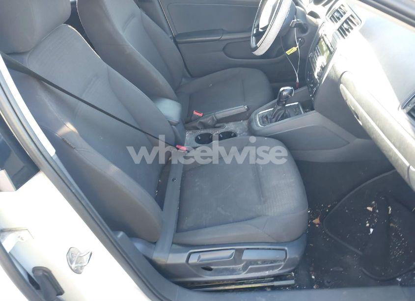 Photo 5 of 2015 Volkswagen Jetta 2.0L S (VIN 3VW2K7AJ4FM325319)