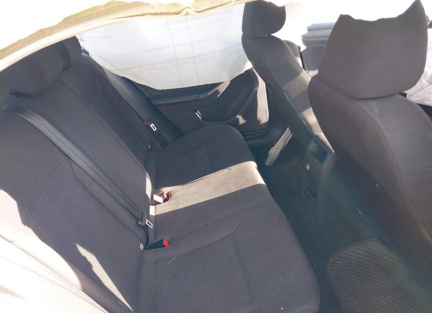 Photo 8 of 2015 Volkswagen Jetta 2.0L S (VIN 3VW2K7AJ4FM339379)