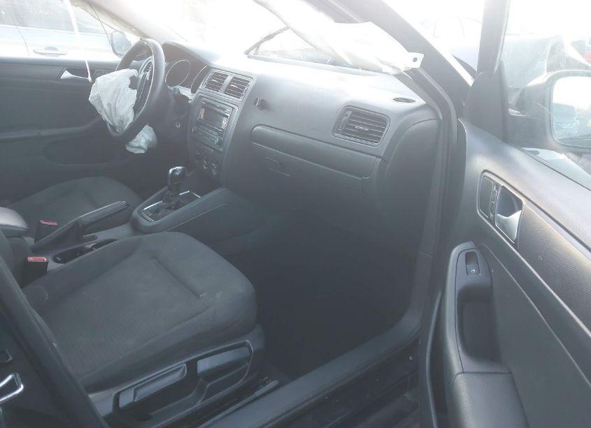 Photo 5 of 2015 Volkswagen Jetta 2.0L S (VIN 3VW2K7AJ4FM349216)